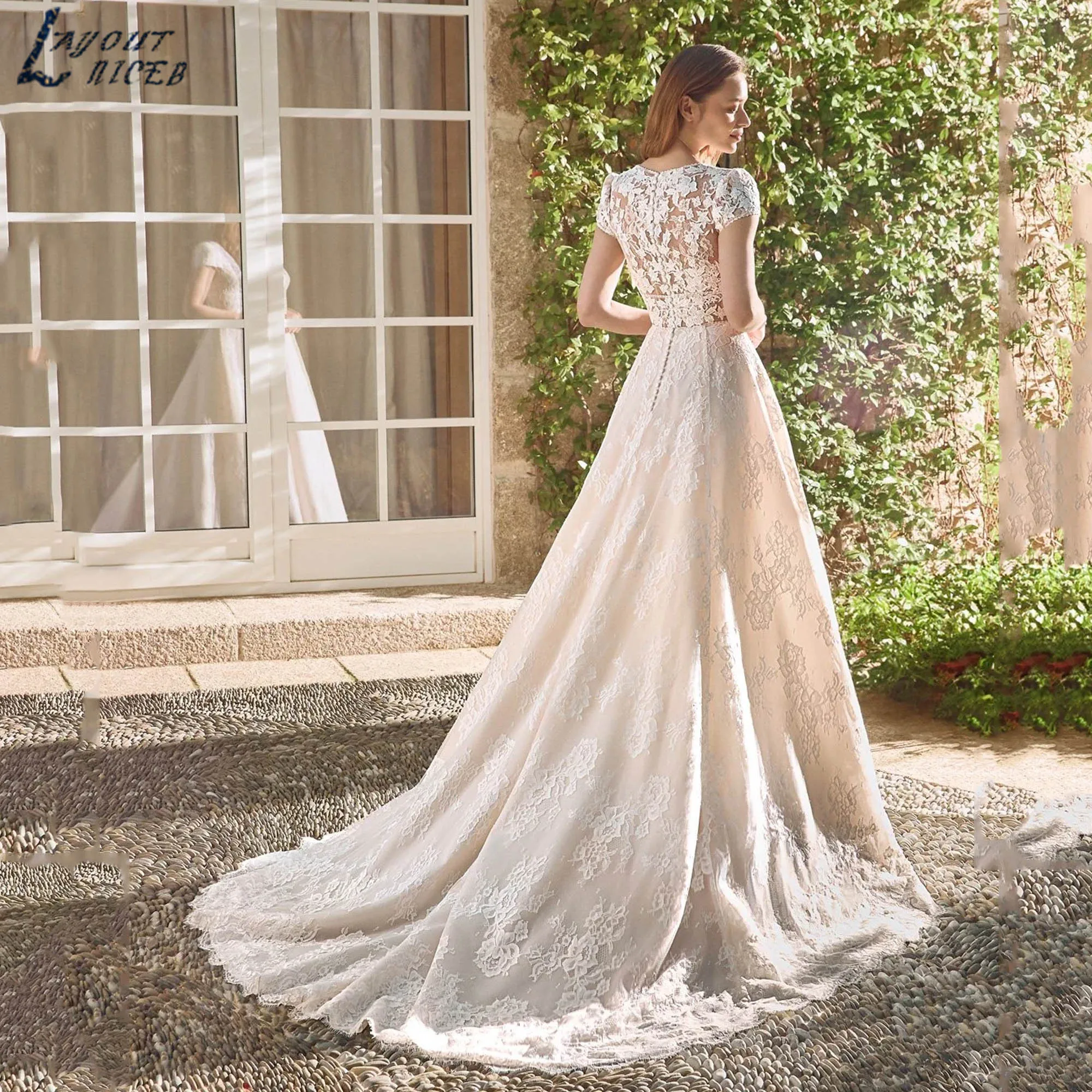 Luxury Lace Tulle Wedding Dress Short Sleeves Deep V-neck A-line Bridal Gowns Classic Illusion Back vestidos de novia Customized