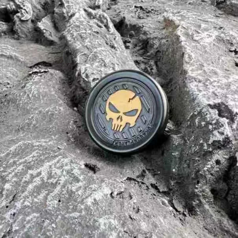 ZWXQ EDC nuevo demonio cráneo Fidget Spinner Metal dedo empuje tarjeta juguete de descompresión