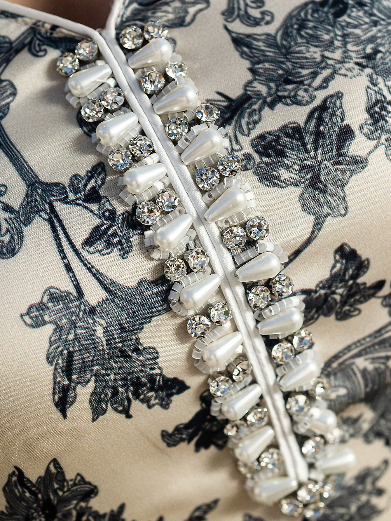 

Middle East Ramadan Moroccan Islamic Fashion V-neck Satin Jacquard Muslim Women's Handmade Seam Bead Elegant Long Sleeve Skirt