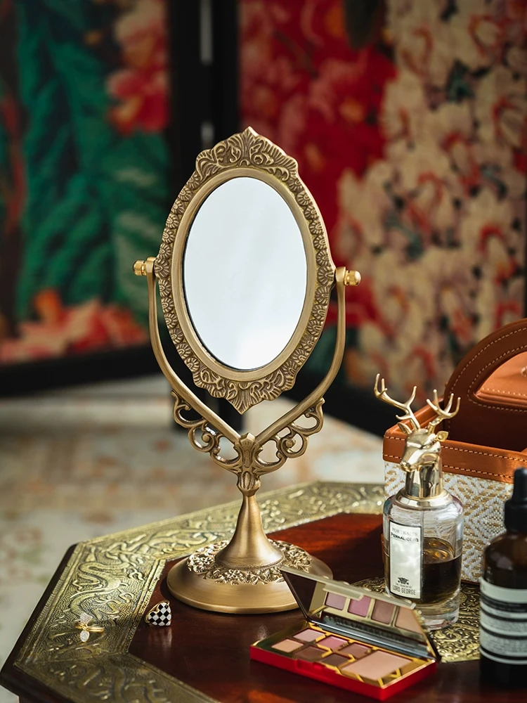 

Retro Brass Tabletop Swing Mirror Oval Engraved Pattern Antique Gold Bartique Mirror Vanity Adjustable Desk Dress-up Mirror