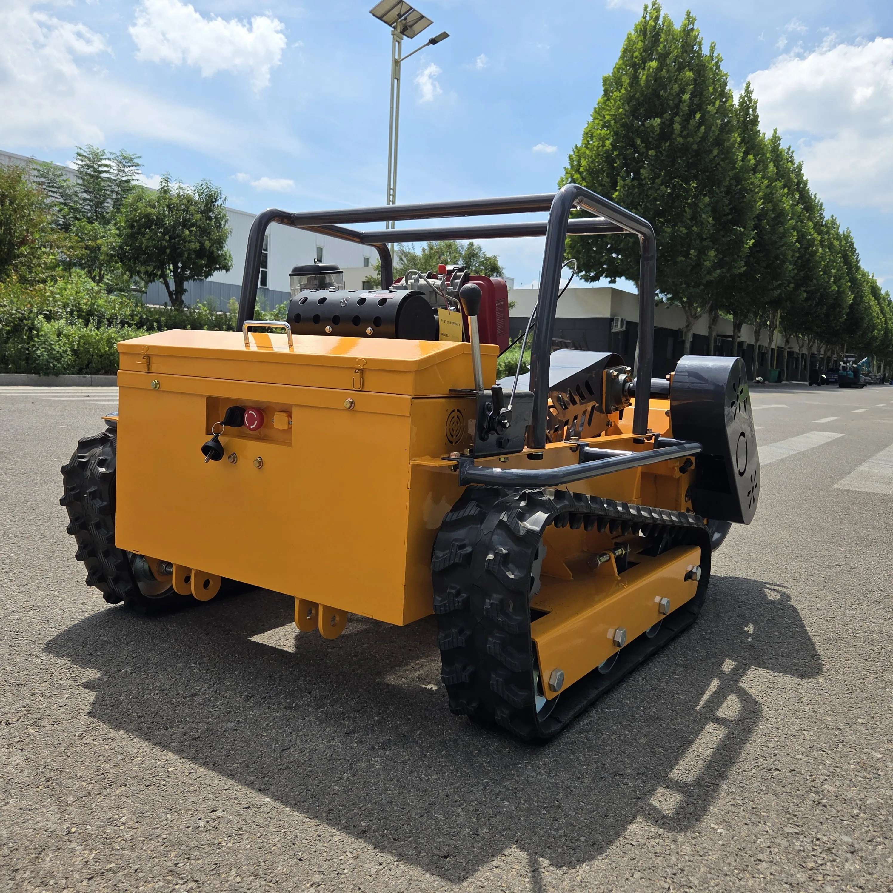 Vollautomatischer ferngesteuerter Rasenmäher mit Y-Klinge und Schwenkklinge – perfekt zum Zerkleinern von Obstgärten, Grassen und Steinen