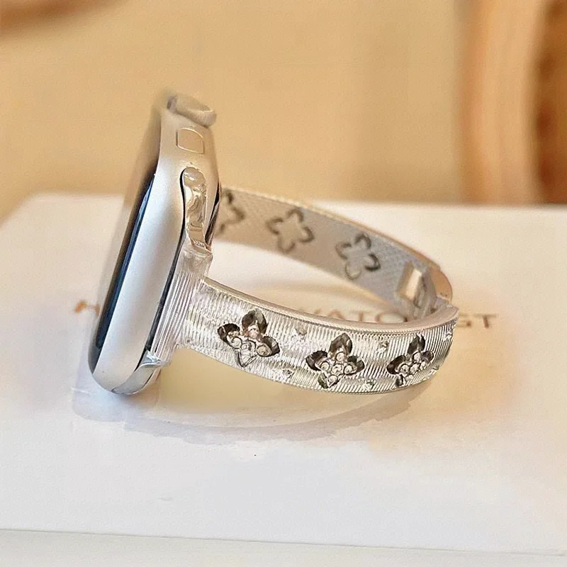 สี่ใบดอกไม้เพชรสร้อยข้อมือโลหะสําหรับ Apple Watch Band 40/44 41/45 10S 42/46mm Slim Elegant ผู้หญิงสําหรับ Iwatch 49Ultra