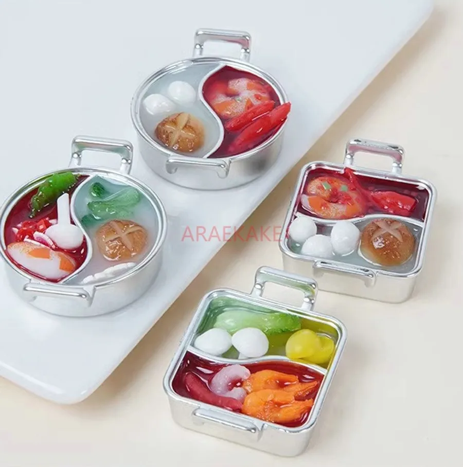 1pcs Simulation mini hotpot pendant creative simulation food key chain bag pendant miniature Double-flavor hot pot