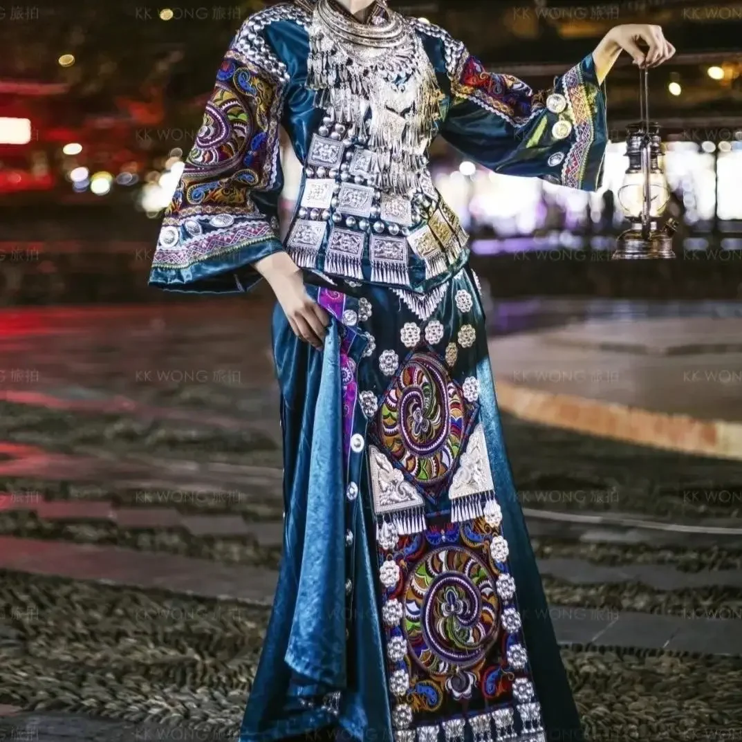 Guizhou Yunnan Guangxi Miao fine clothing singer stage catwalk wedding clothes photography travel two sets