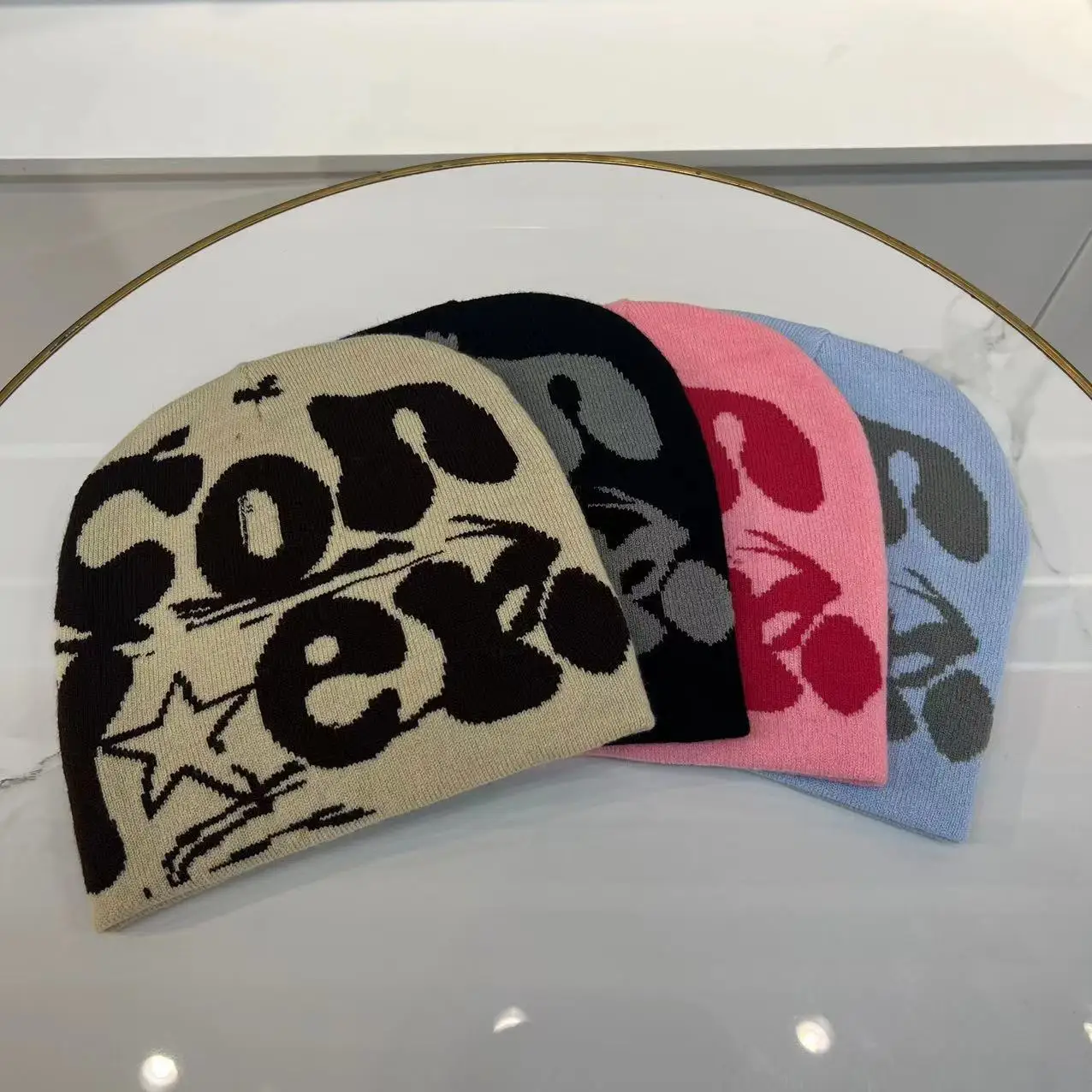 

Универсальная вязаная шапка для мужчин и женщин, хит продаж, популярная однотонная практичная поп-шапка в стиле хип-хоп, теплая шапка с буквенным принтом для взрослых