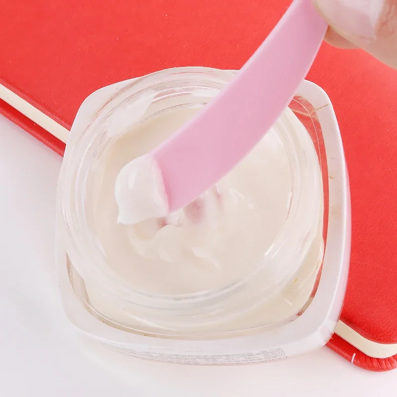 J59(1)--- 25個/ロット 高級感あふれる三日月型スプーン フェイスクリームスプーン ミニコスメスクレーパー マスククリームスプーン アイクリームスプーン