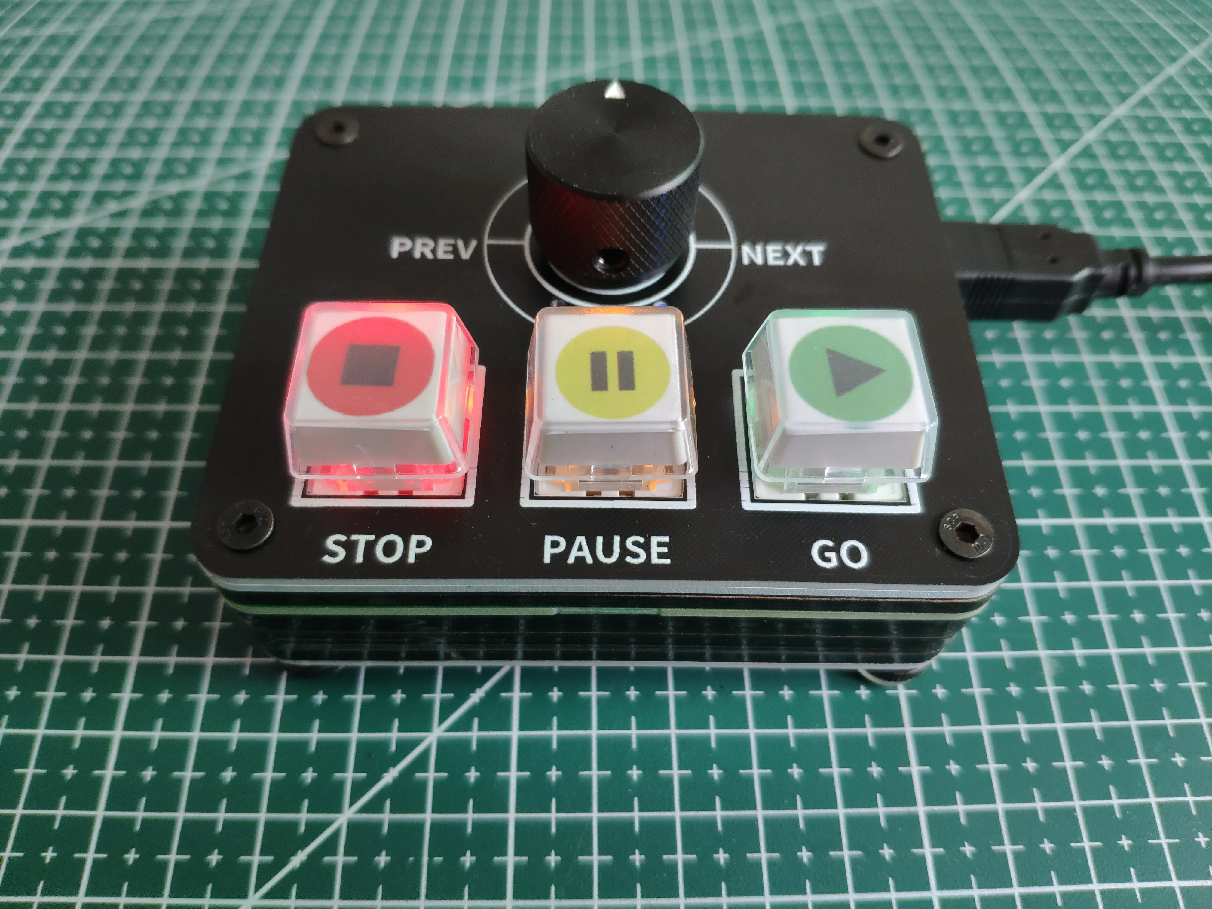 

Performance, music, audio, keyboard, suitable for QLab MIDI playback, controls, devices