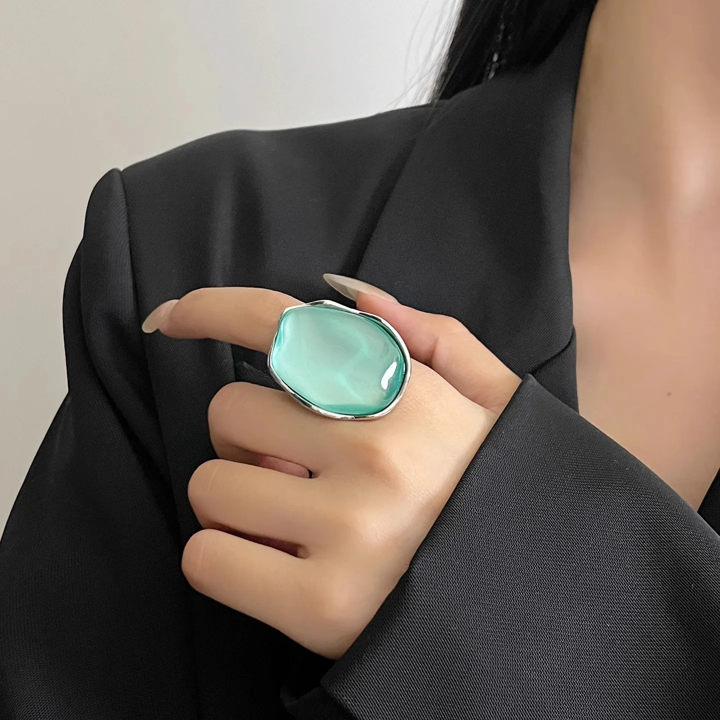 

Luxury High Sense Water Ripple Open Ring Shimmering Wavy Texture Exaggerated Gemstone Ring Niche Designer Daily Party Accessorie