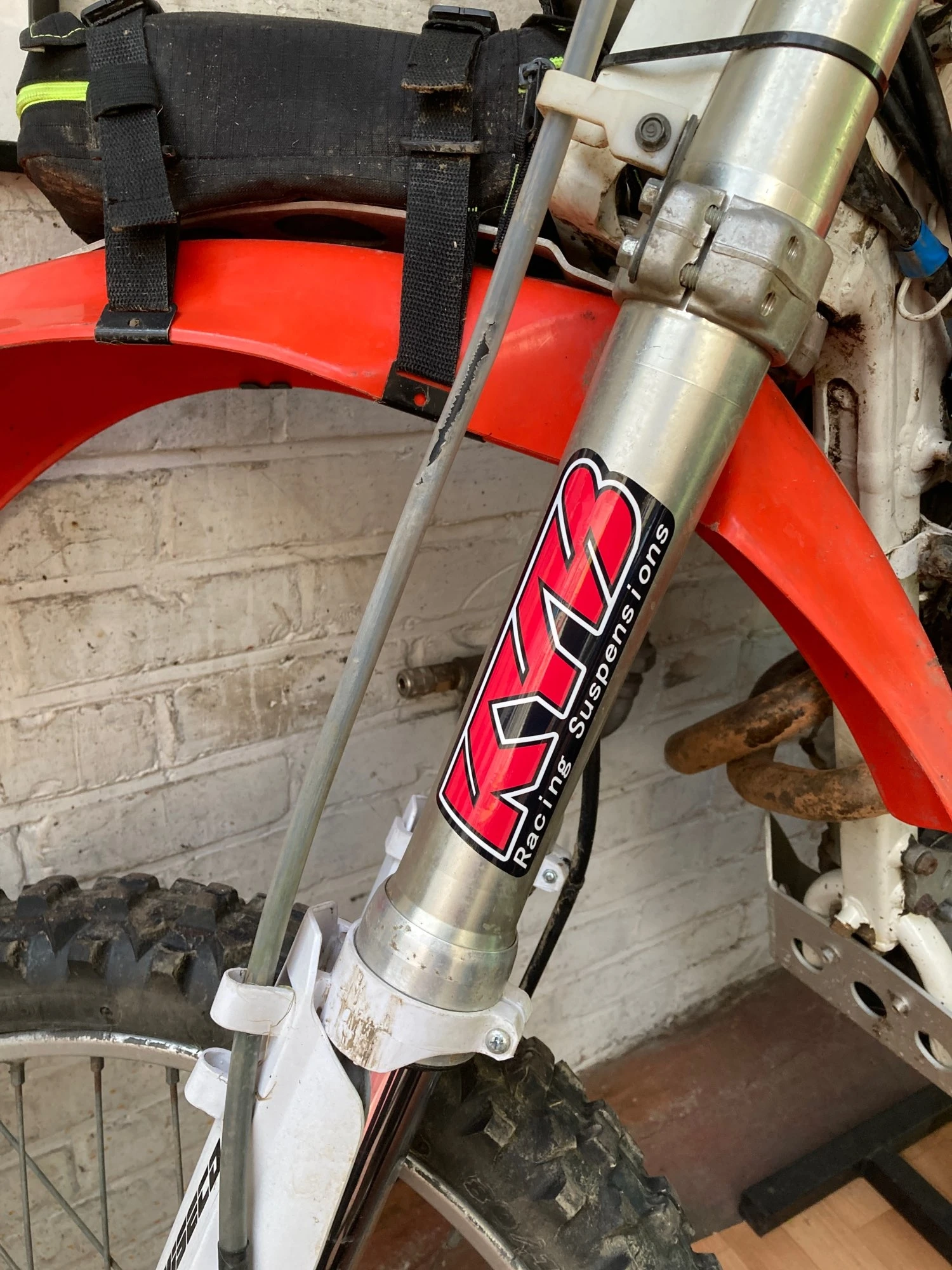 

2PCS/Lot Car Styling Vinyl Auto Tail Window Body Sticker Motorcycle Reflective Decals for KYB Suspension KYB Racing Suspension