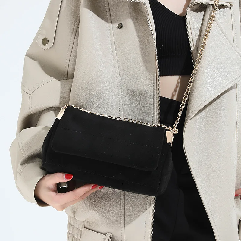 

2025 Winter Vintage Hobo Bag, Niche Flap Chain Shoulder Purse for Women, Versatile Crossbody Tote, Minimalist Day-to-Night Bag