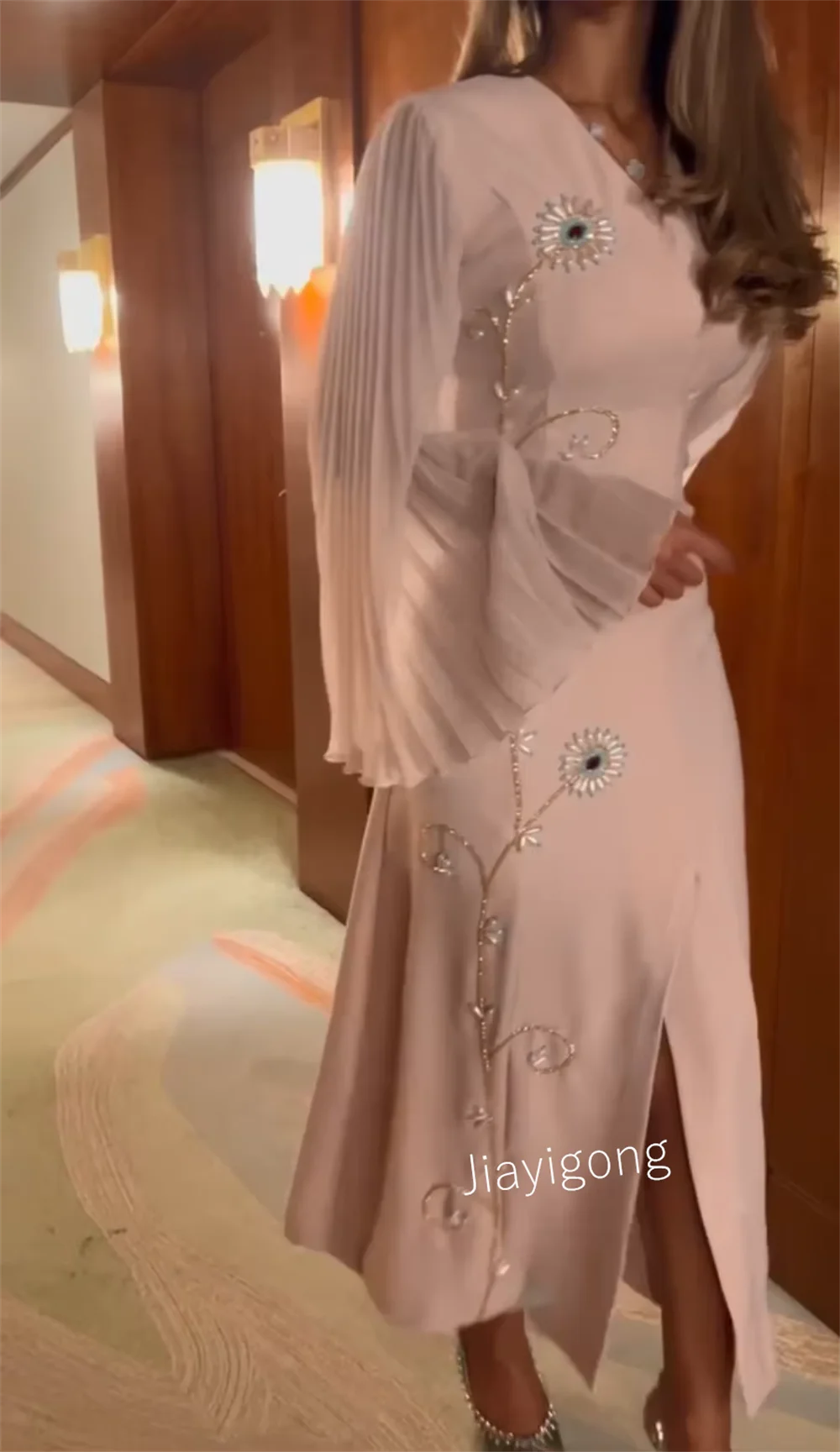 Customized Fashion Jersey Pleat Pattern A-line V-neck Midi Dresses Bespoke Occasion Matching High Quality