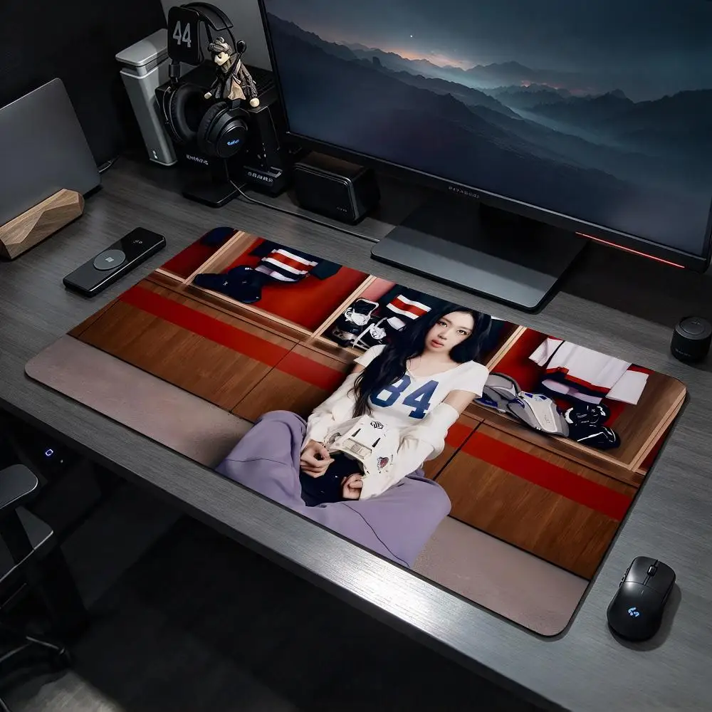 Talented Celebrity L-Lee Young Ji Mouse Pad Large Gaming Mousepad Desk Mat Non Slip Bottom Featuring Stitched Edges
