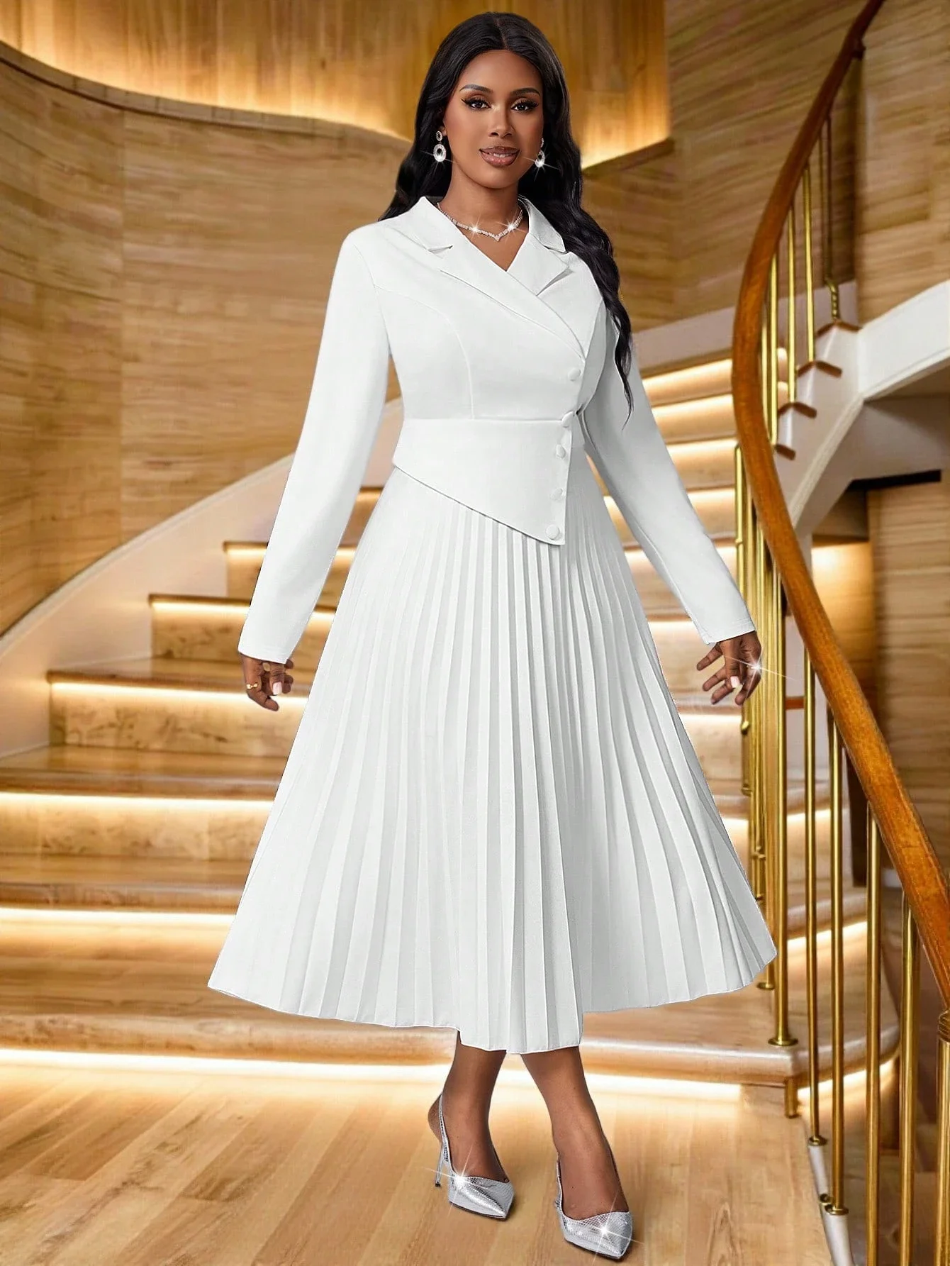 

Элегантное белое офисное платье с плиссированной юбкой и воротником с вырезом