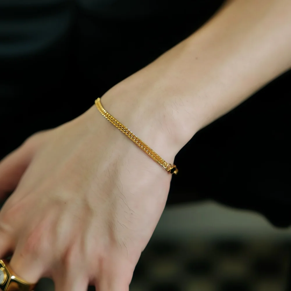 Retro Titanstahl Herrenarmband, schlichtes goldfarbenes kubanisches NK Edelstahlarmband, modisches Party-Schmuckzubehör. – Detail 3