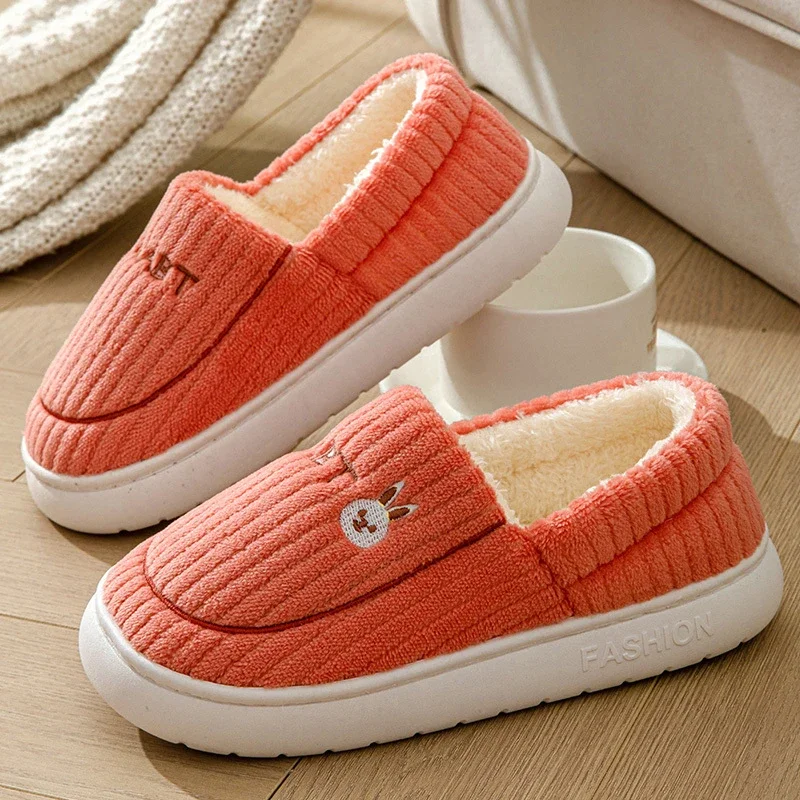 

Милая теплая хлопковая обувь на платформе с вышивкой, женские удобные нескользящие пушистые домашние тапочки, женские домашние парные плюшевые шлепанцы на мягкой подошве