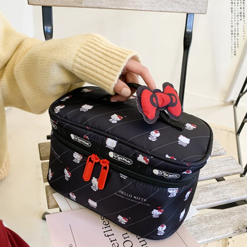 Bolsa de Mão Hello Kitty com Zíper, Pequena Necessaire Kawaii, Bolsa de Armazenamento para Cosméticos e Batons, Organizador de Viagem Kawaii, Presente