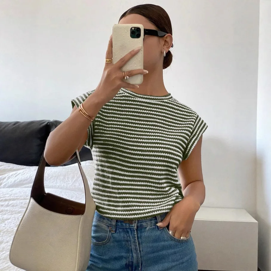 

2025 Women's Summer New Style Striped Round Neck Fashion Knitted Shirt Bat Sleeve T-shirt for Women