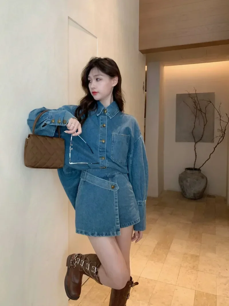 Traje vaquero Retro con personalidad para mujer, Camisa vaquera con botones de manga larga, chaqueta Irregular, Falda corta, conjunto de dos piezas, Otoño, nuevo