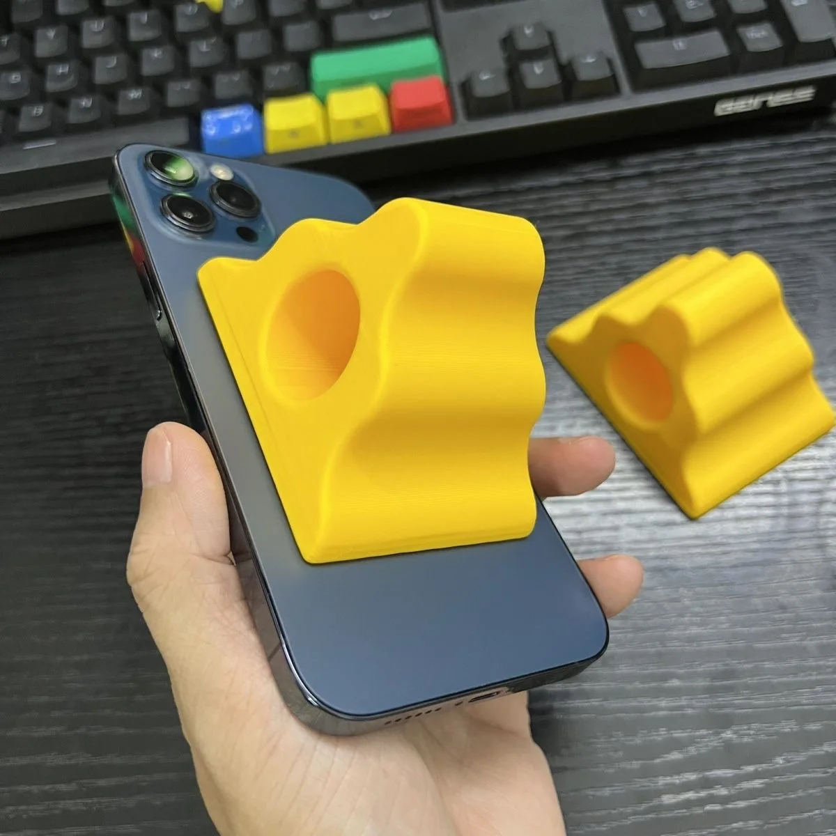 Obrázek 6: Magnetický úchop & stánek pro iPhone kompatibilní s MagSafe plocha telefon držák pro Samsung escritorio accesorios pro google