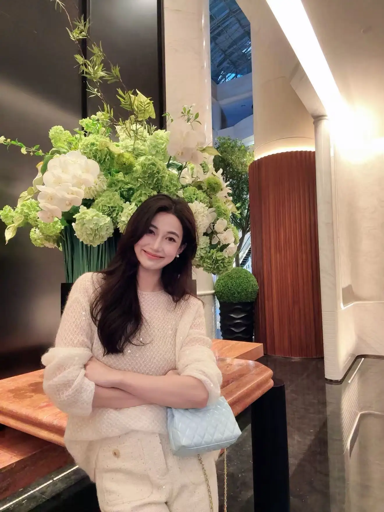 

J·Y Conological New Arrival 25 Years Autumn Winter Glittering Galaxy round Ne Versatile iny Sequin Knitted Sweater