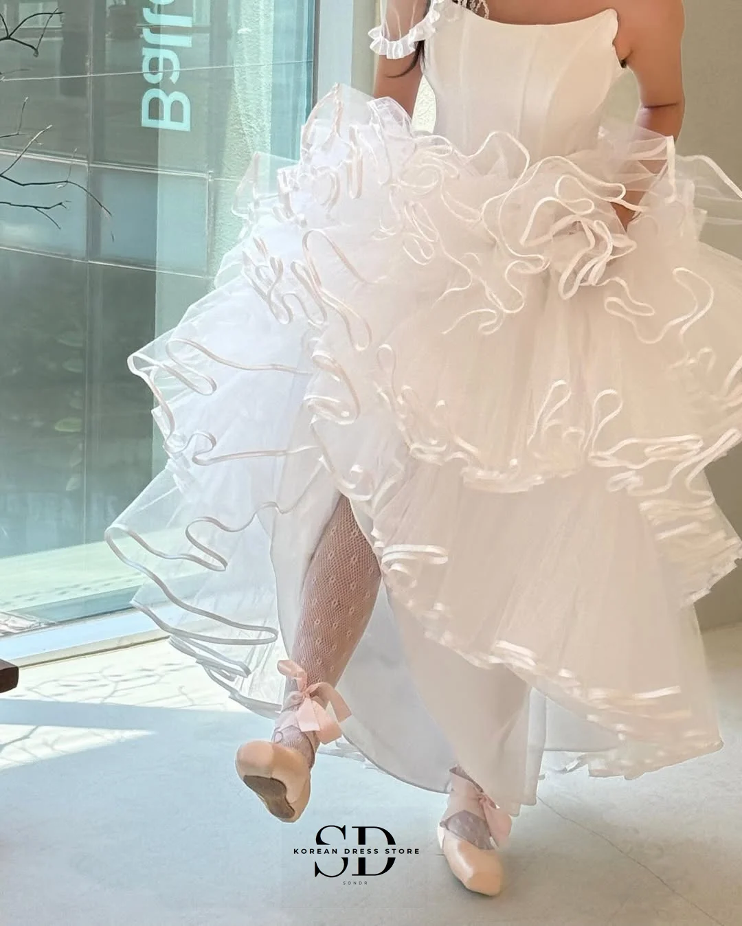 Sondr luxe coréen robes de mariée personnalisé bretelles à plusieurs niveaux à volants robe de soirée de mariage mariée en plein air robes de mariée à pression