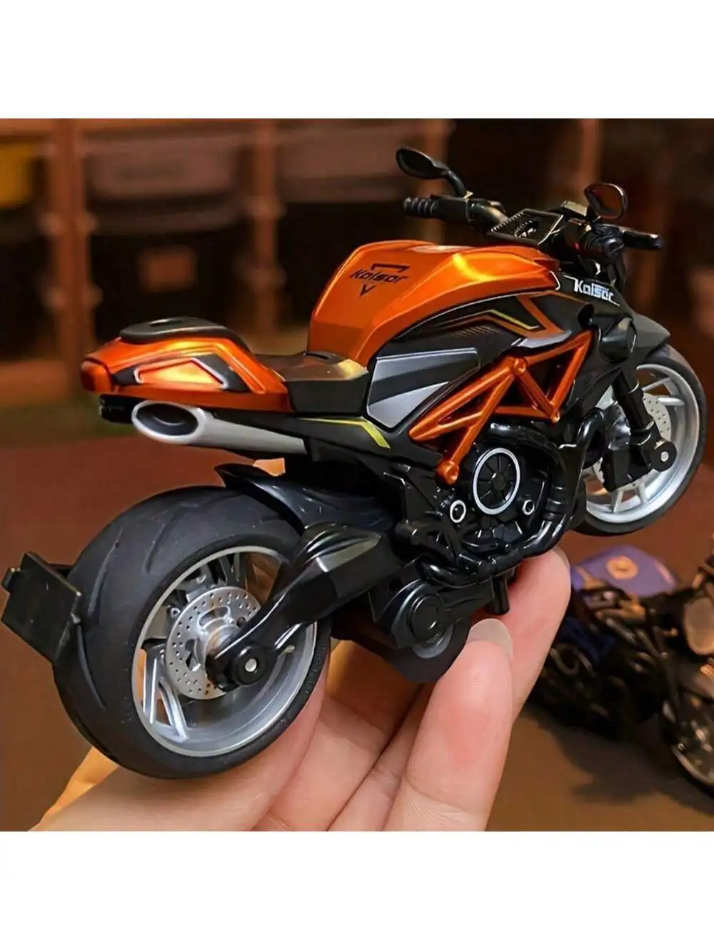 1:12 Scale Die-Cast Alloy Motorcycle Toy with Real Engine Sound & LED Light Effects - Friction-Powered Crash-Resistant Ride-On T