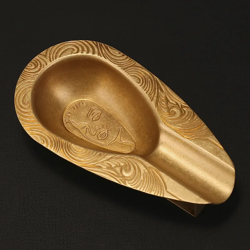 A Pure Copper Vintage and Practical Cigar Ashtray Is Placed on The Living Room Table As A Gift for Cigars