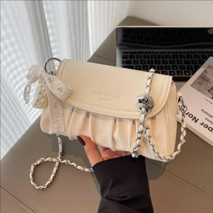 

2025 Новая модная женская сумка-тоут с цепочкой, простая сумка через плечо с роскошным дизайнерским стилем и морщинистым дизайном,