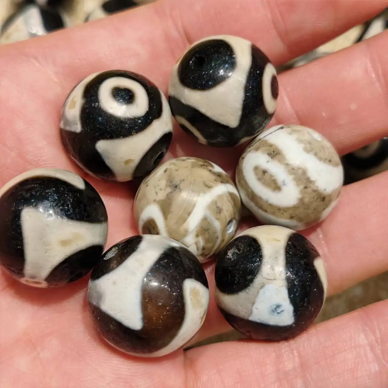 

Xizang totem black and white snow sphere beads agate beads national style necklace pendant diy accessories