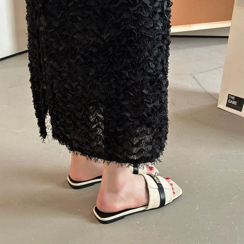 2026 New Summer Women's Metal Lock Flat Slide Sandals Retro Fashion Slimming Non Slip Daily Open Toe Slippers view 4