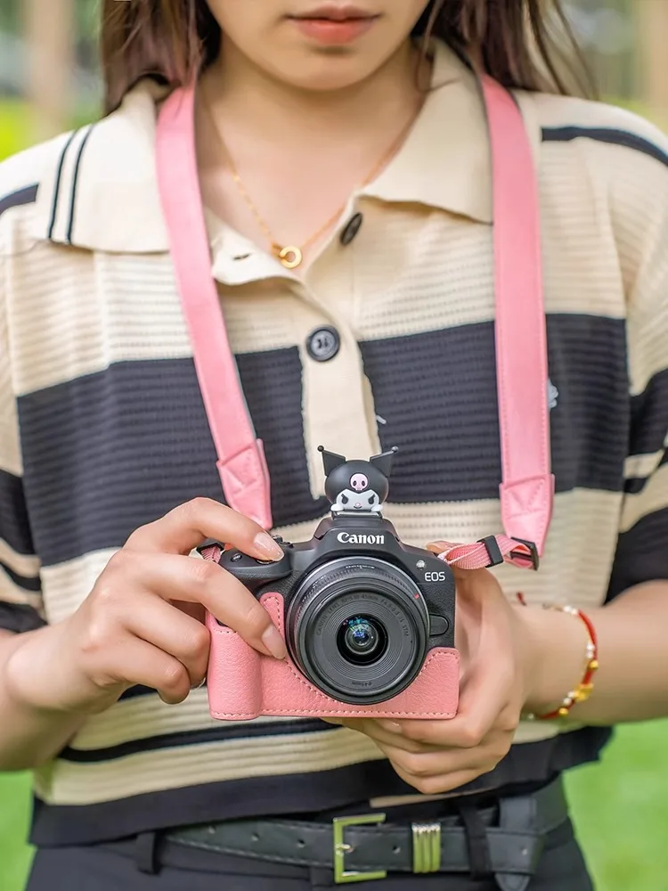 Pasuje do etui ochronnego Canon R50, osłony aparatu R100, podstawy R10, torby na aparat R8, skórzanego etui RP Pu, akcesoriów R7