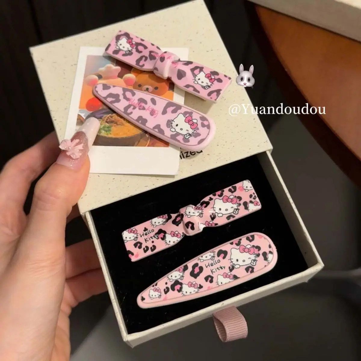 

Аниме-заколка для волос Hello Kitty с розовым леопардовым принтом и бантом, женская, в милом девичьем стиле, боковая заколка-уточка, аксессуар для волос, игрушка, подарок