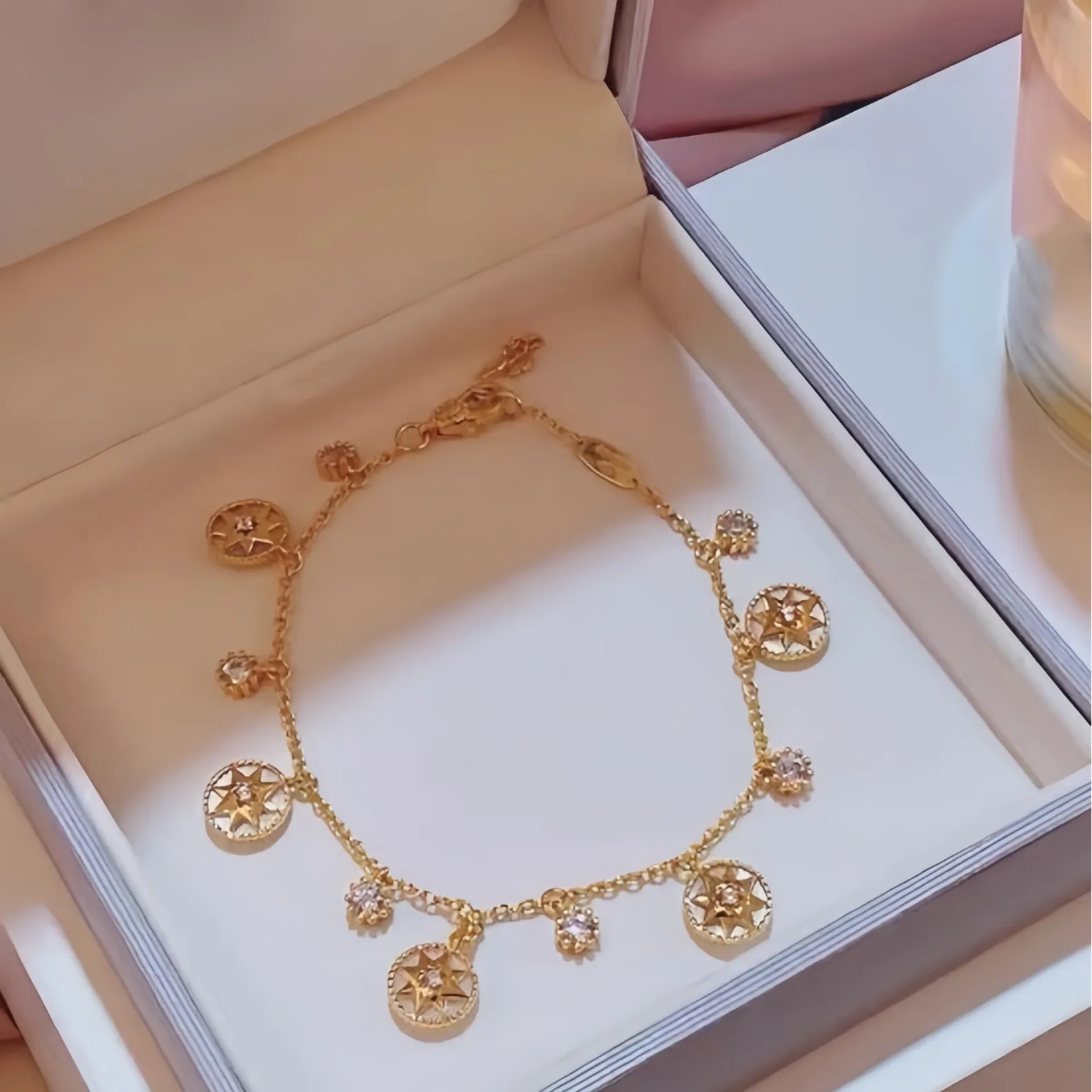 

Light Luxury Designer Double-Sided Bracelet - Copper Star of Ishtar & Mother of Pearl, Adjustable High-End Women's Bangle