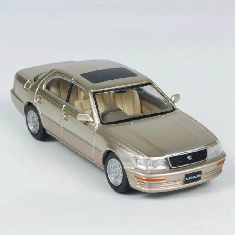 다이캐스트 오리지널 1:64 스케일 Lexus LS400 시뮬레이션 합금 자동차 모델 정적 디스플레이 소장 장난감 선물 기념품 장식