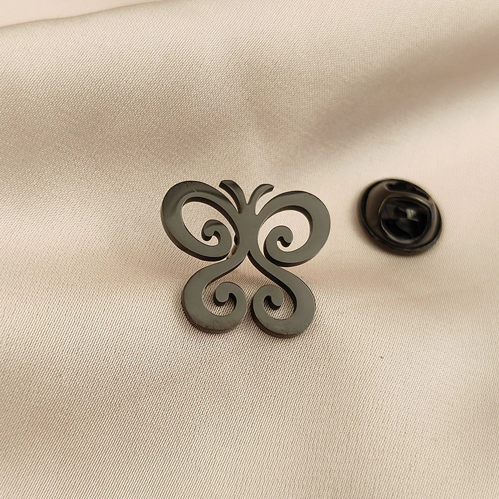 Broche de mariposa de acero inoxidable para hombre, joyería minimalista de lujo, diseño en espiral, accesorios de pecho de moda, regalo novedoso