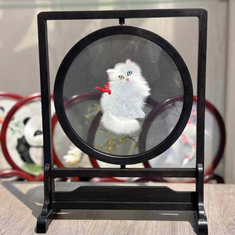 Suzhou embroidery double-sided heterochrome Persian cat on the table