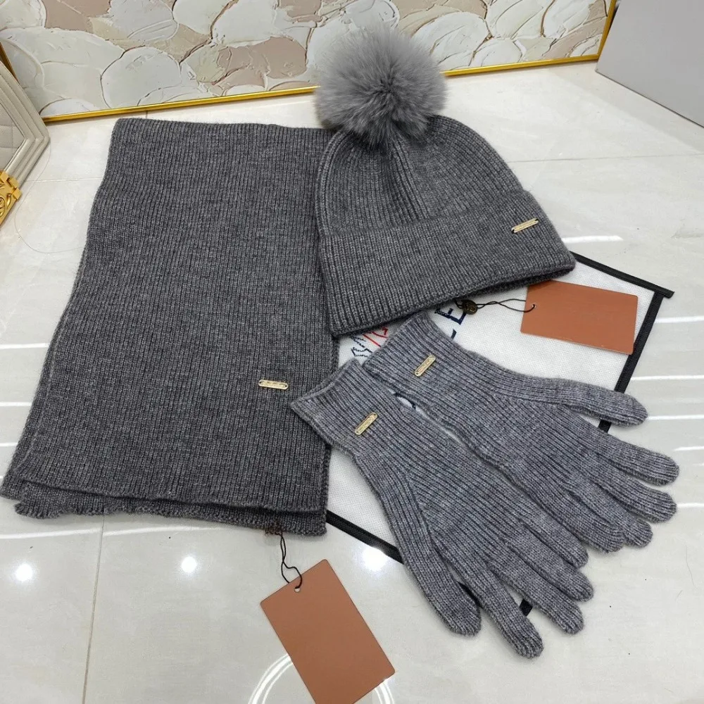 Master Handmade Outdoor Wool Ball Knitted Hat Scarf Gloves Three-piece Set Warm Pile Hat Three-piece Set Light Luxury Gift