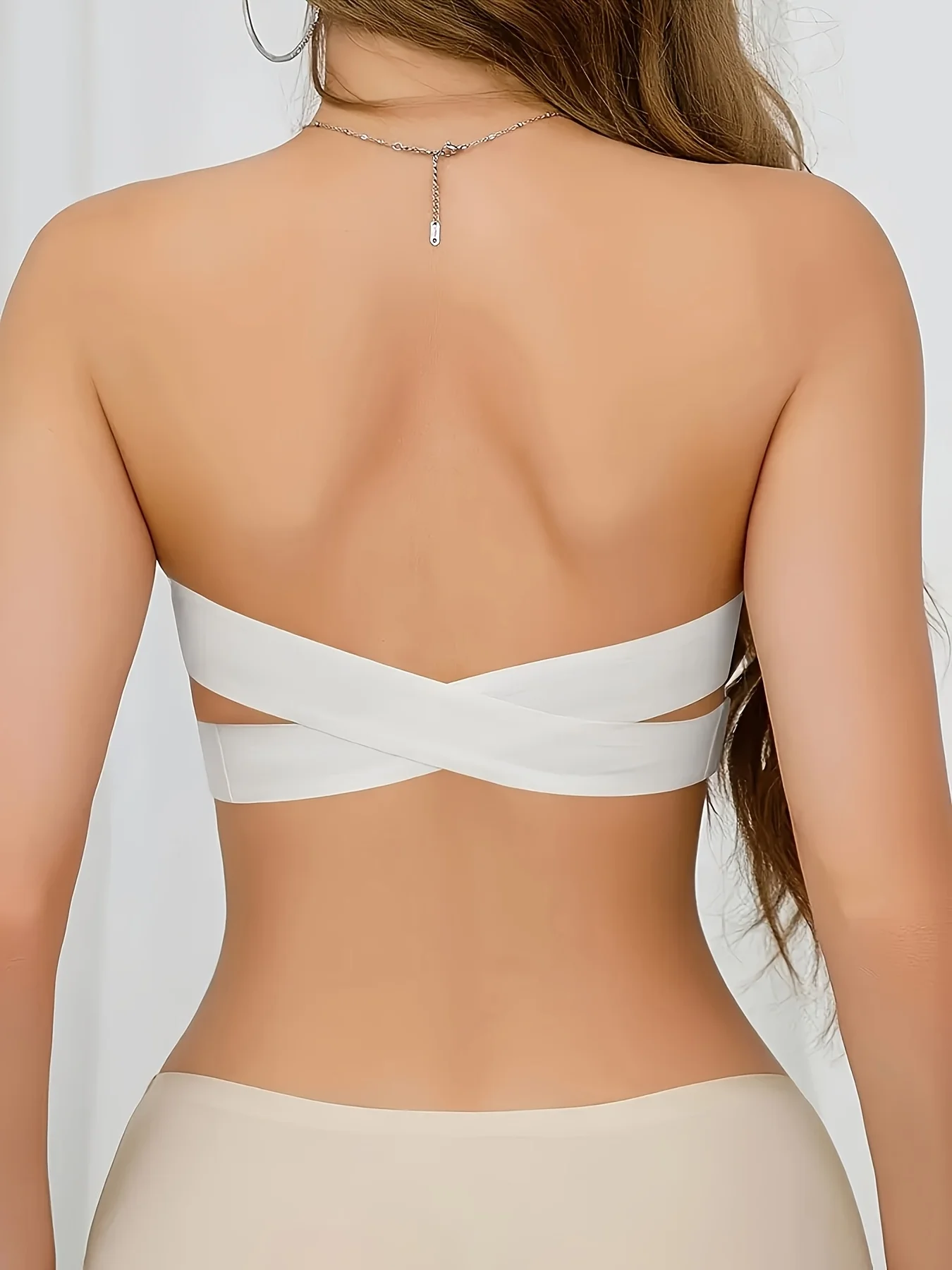 Женский бюстгальтер-бандо без бретелек с перекрестной спинкой — без косточек, съемных подушечек и регулировки боковой пряжки