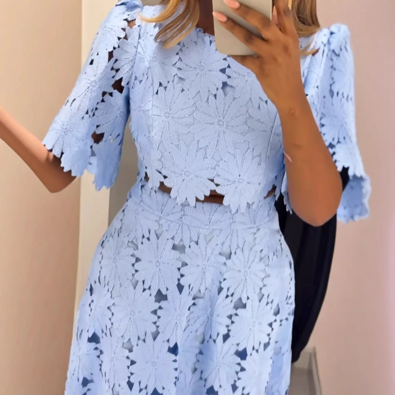 Hollow Out Flower Patchwork Skirt Two Piece Set Women Fashion Design Sense Half Sleeves Short Top A-line Skirts 2 Piece Sets