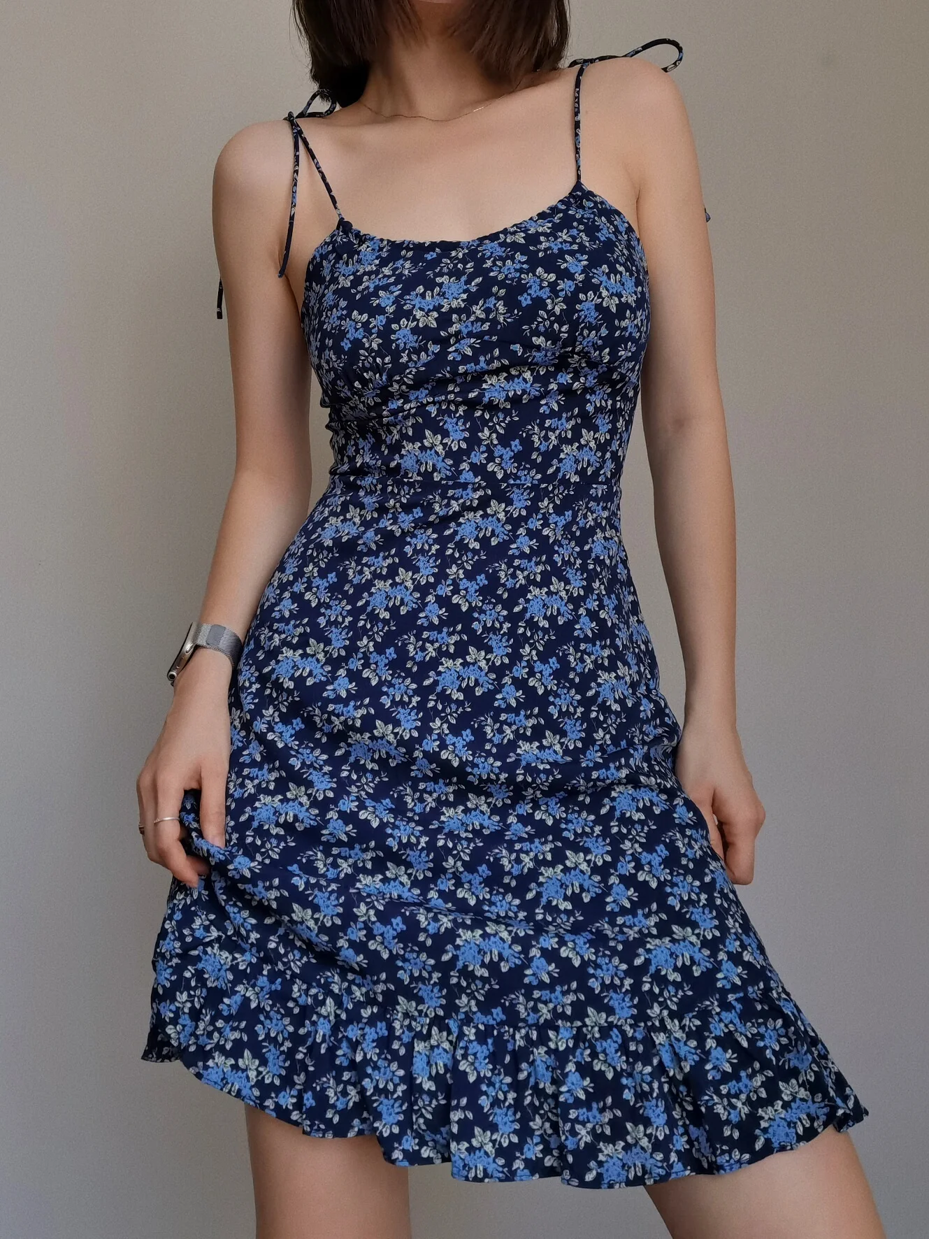 

Style Sexy French Waist Cinching Blue Floral Sling Square Neck Dress 2024 Summer New Retro Literature Art Mini Dress JDTM