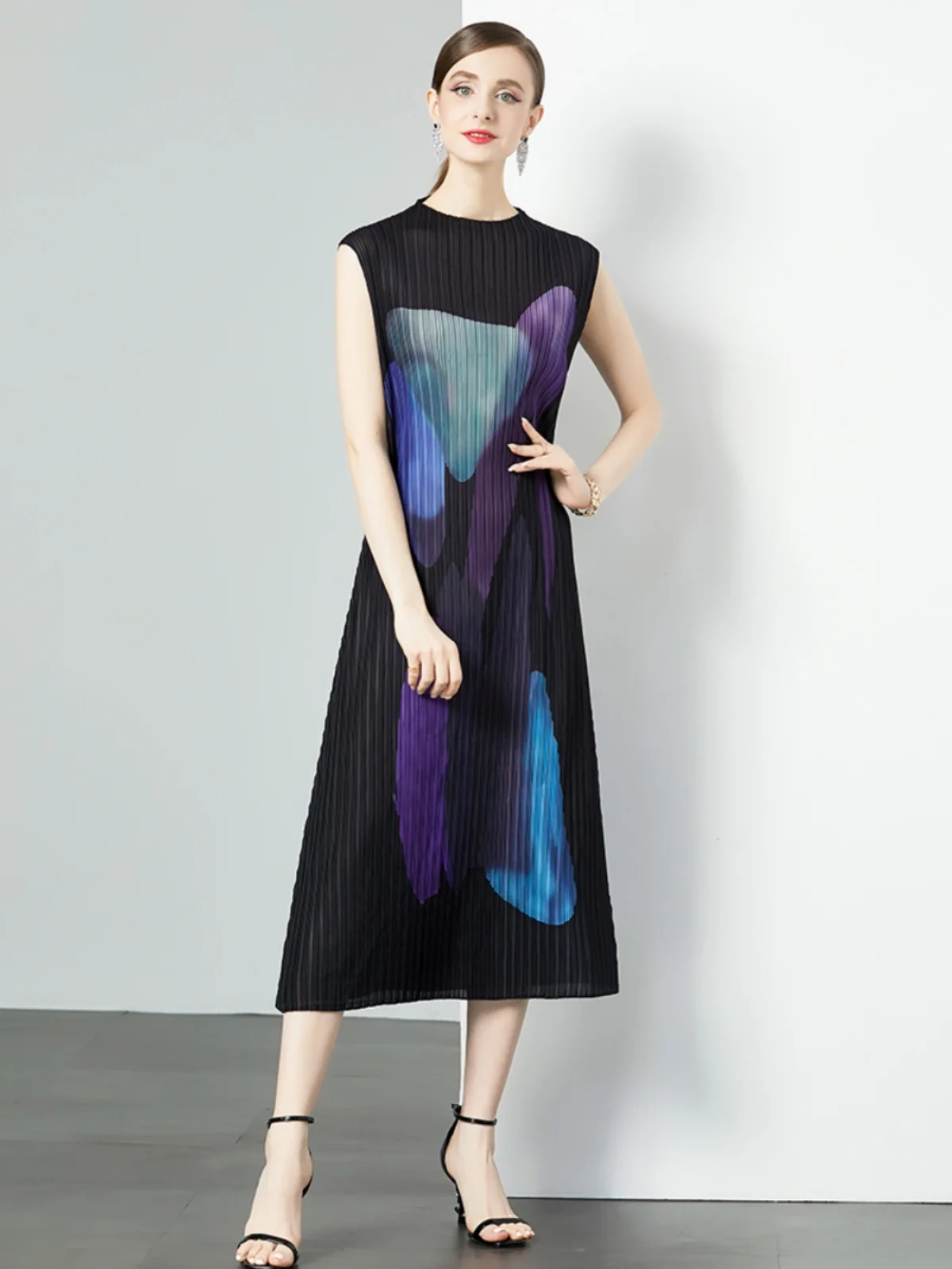 

Miyake Pleated Crew Neck Printed Dress Literary Niche Straight Skirt Versatile and Meat-covered Niche Printing