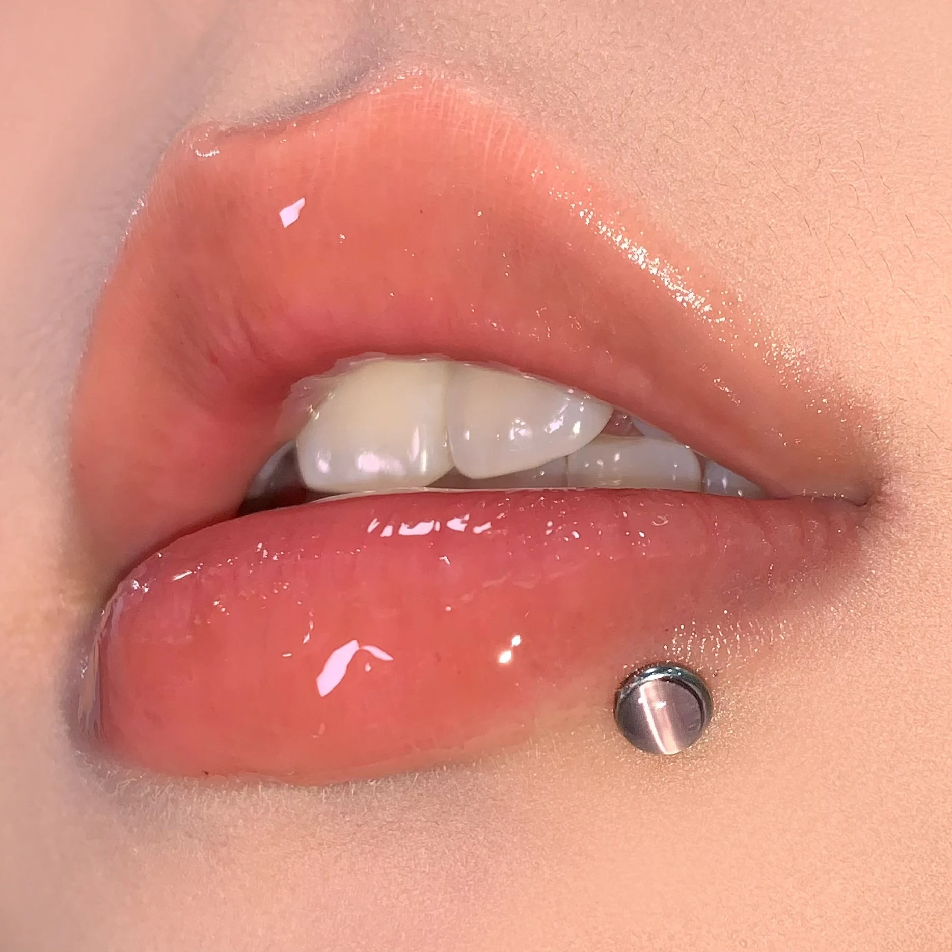 piercings-de-labio-e-orelha-em-aco-titanio-com-pedra-olho-de-gato-barra-reta-com-rosca-interna-joias-de-moda