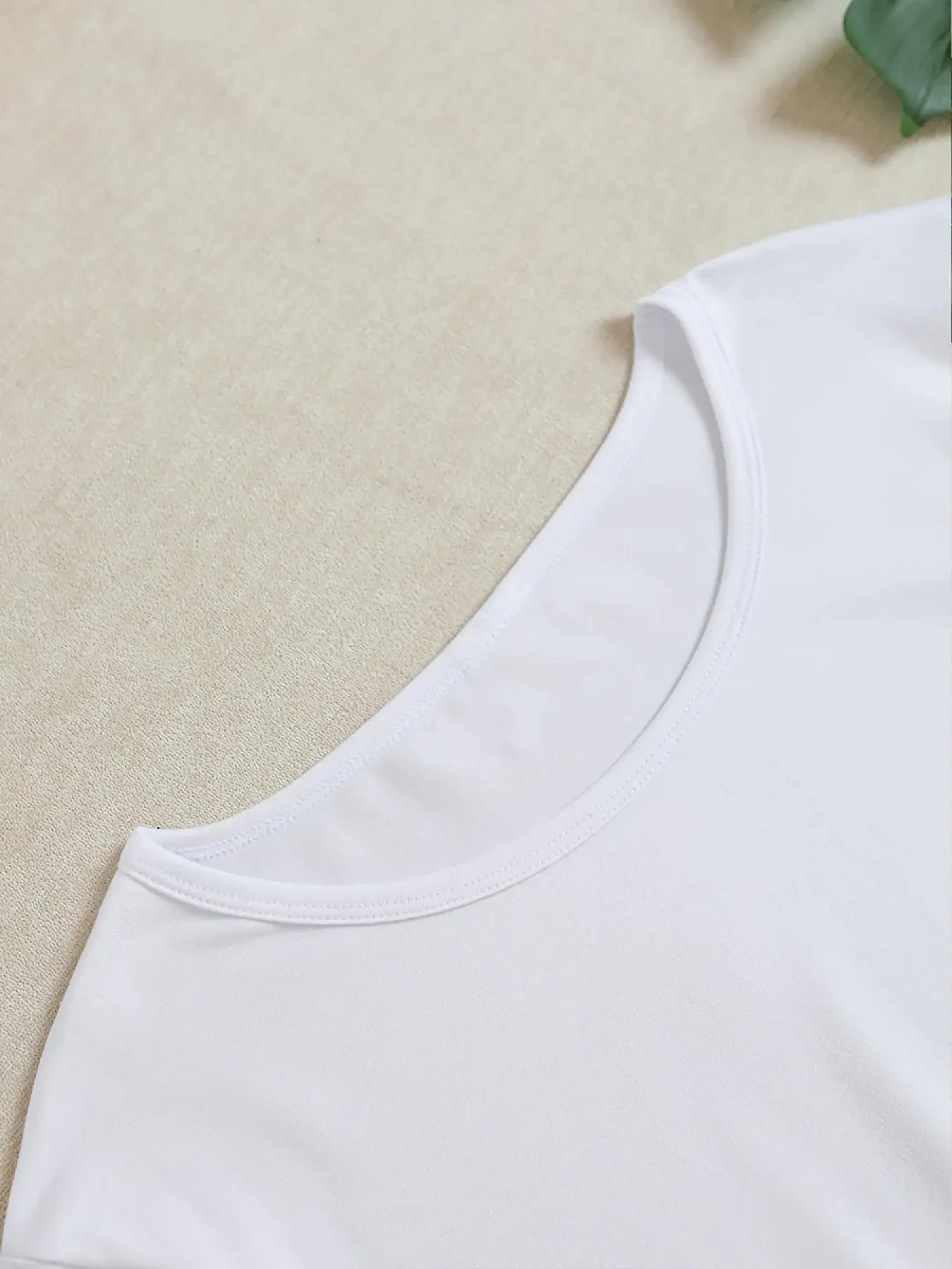 เสื้อยืดลำลองวันวาเลนไทน์ของผู้หญิง ลายหัวใจอนิเมะพร้อมดีไซน์ดอกไม้ลายนูน ต้องมีสำหรับงานปาร์ตี้ฤดูร้อน ทันสมัย