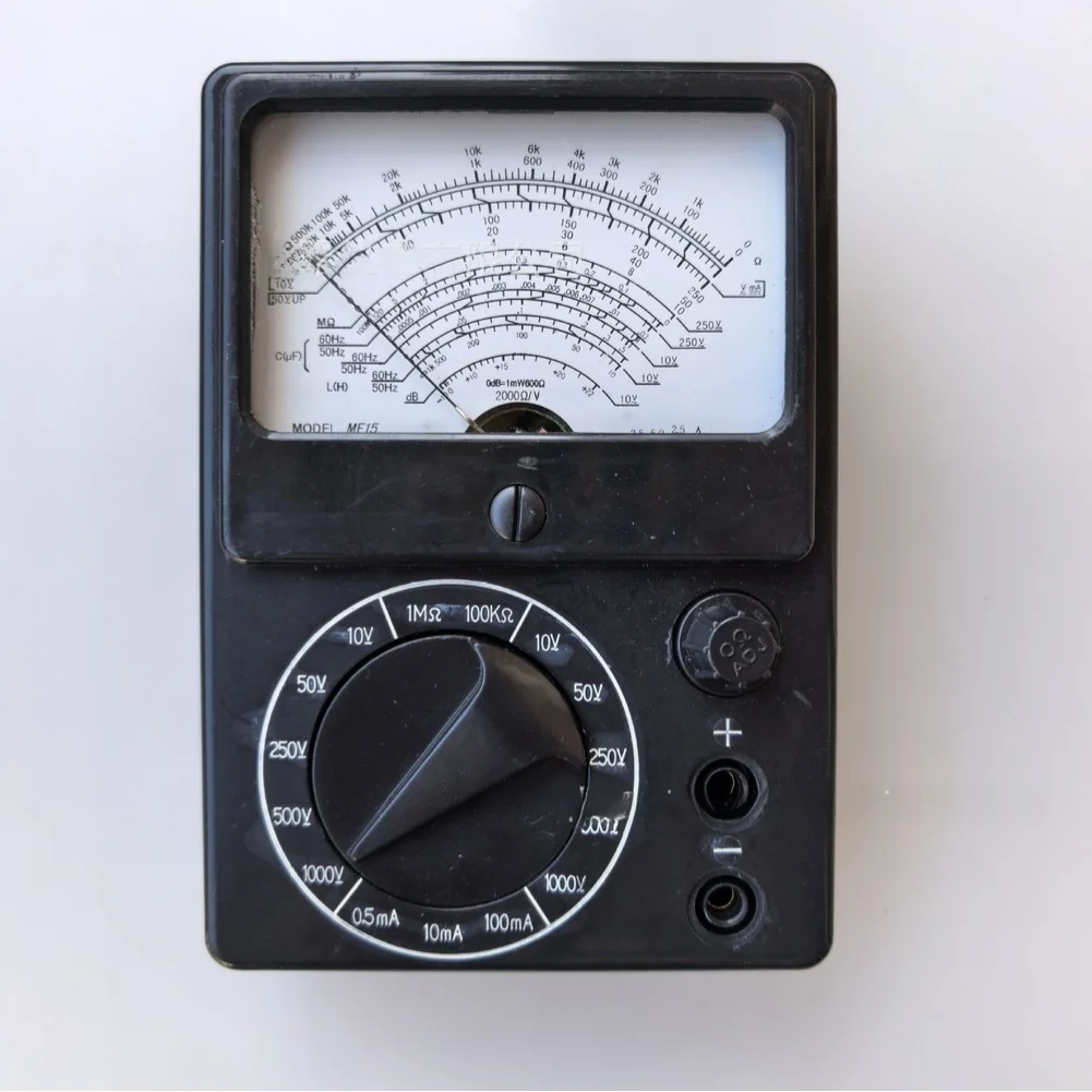 MF15 Multimeter Tester Analoges Multimeter Zeigeranzeige Elektrischer Tester Spannung Strom Widerstand Mechanisches Multimeter