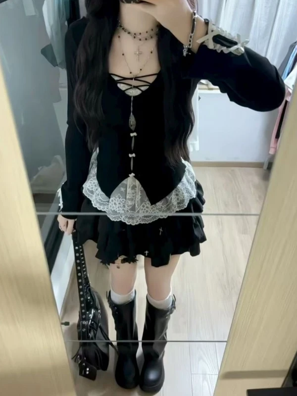 

Комплект из облегающего вязаного топа с кружевными вставками и пышной юбки: модный двухсекционный наряд в стиле Pure Desire Sweet Spicy Design