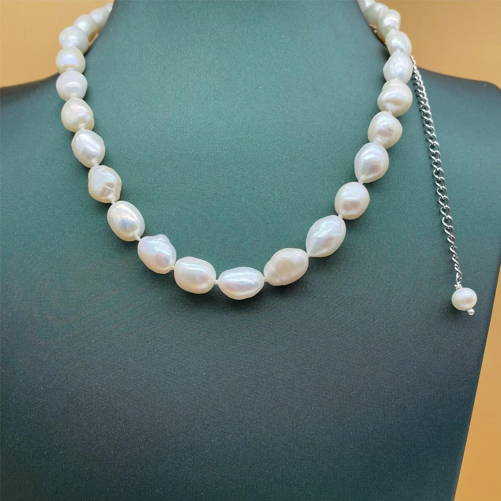 

Fashion Freshwater Pearl Necklace Women's Temperament Necklaces Design Sense Collarbone Chain Choker White Pearls Beads Jewelry