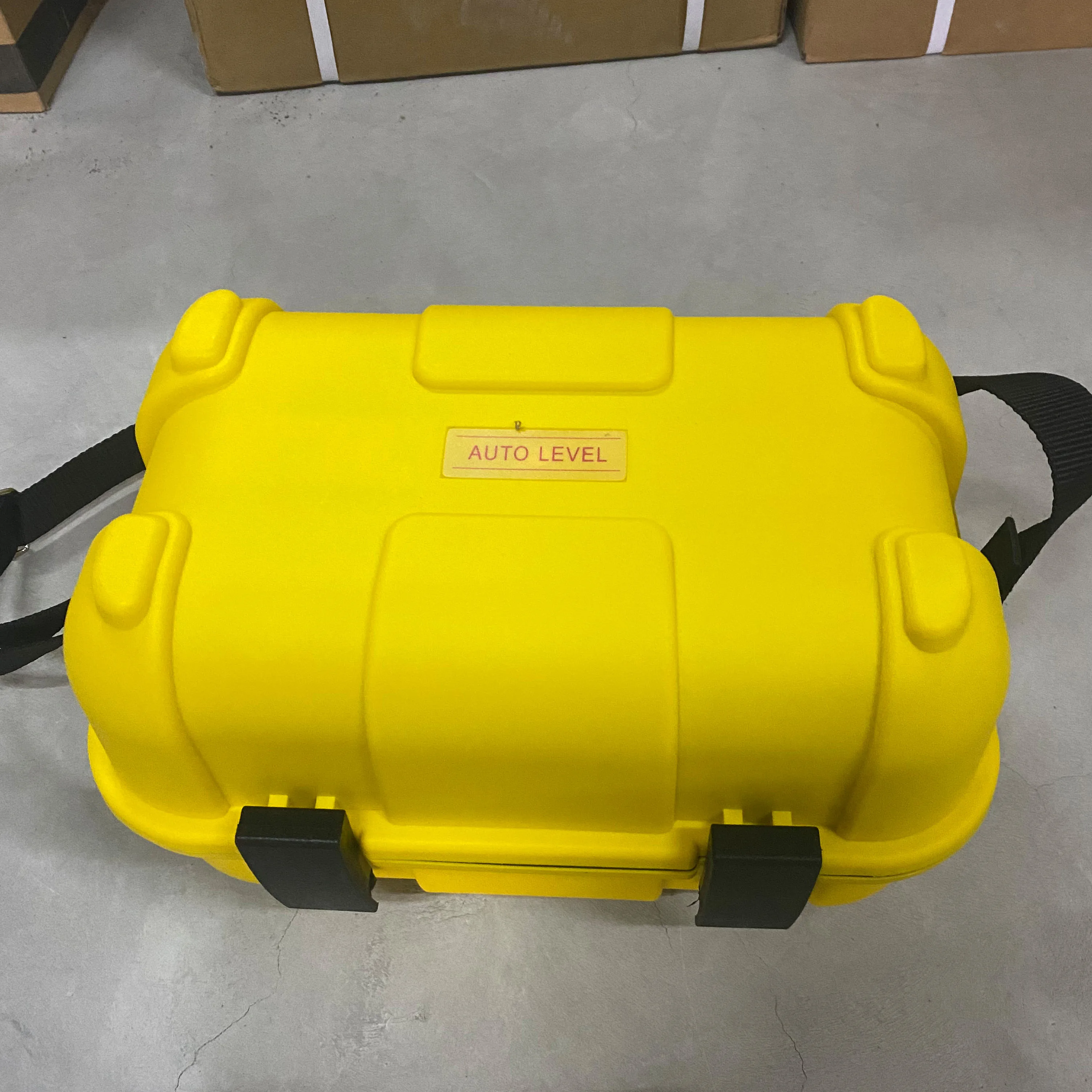 Precyzyjny poziomica automatyczna DSZ3 South, narzędzie do inżynierii geodezyjnej i mapowania, jest wygodne do przenoszenia.