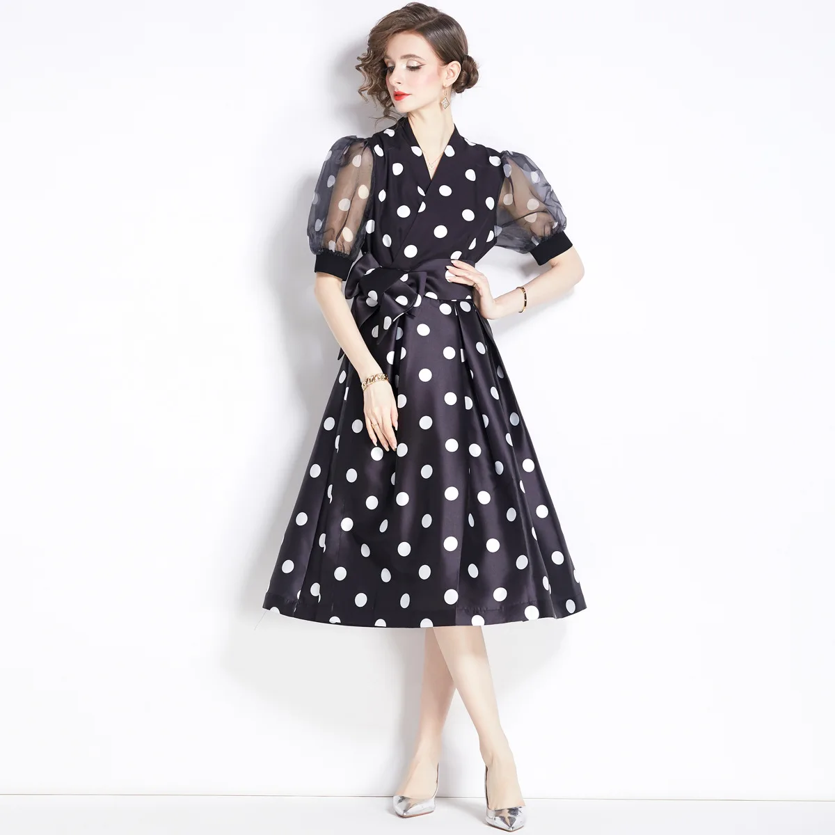 

New Dress Women Dotted Prints Summer Wear High-grade French Waist-tight Temperament V-neck A-line Big Hem dress