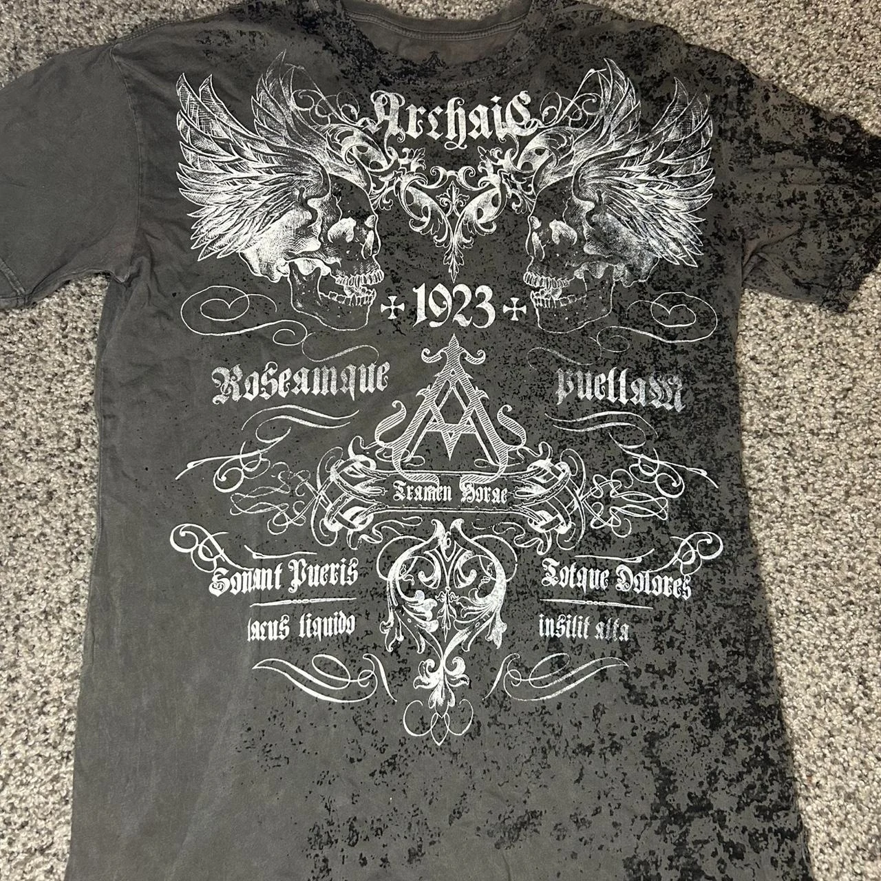 

CRAZY VINTAGE Y2K PIECE ARCHAIC AFFLICTION Grey Affliction shirt with skulls and crosses design