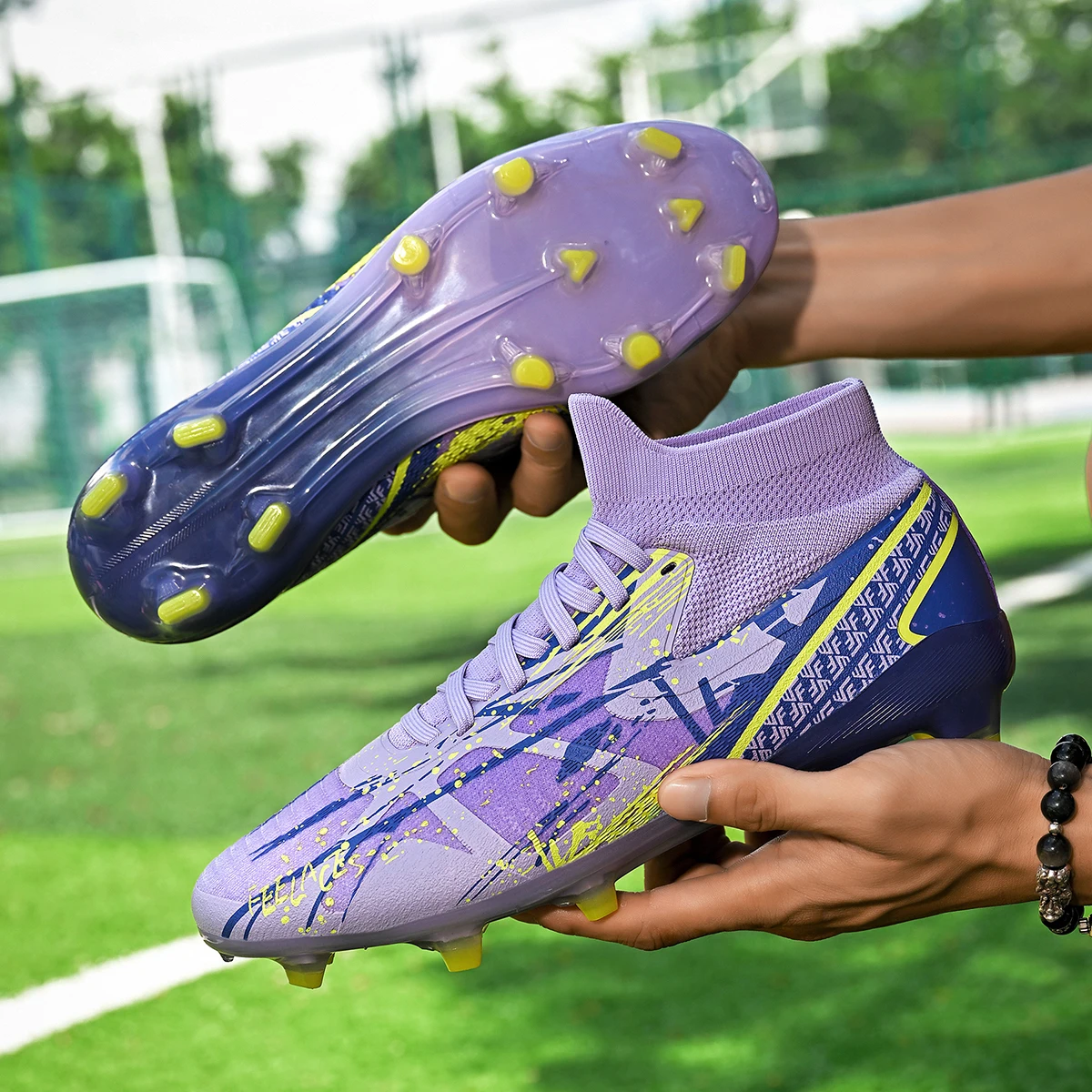 

New Men Football Boots Professional Non-Slip TF/FG Match Comfortable Soccer Shoes Boys Ankle Sneakers Sports Shoes Unisex